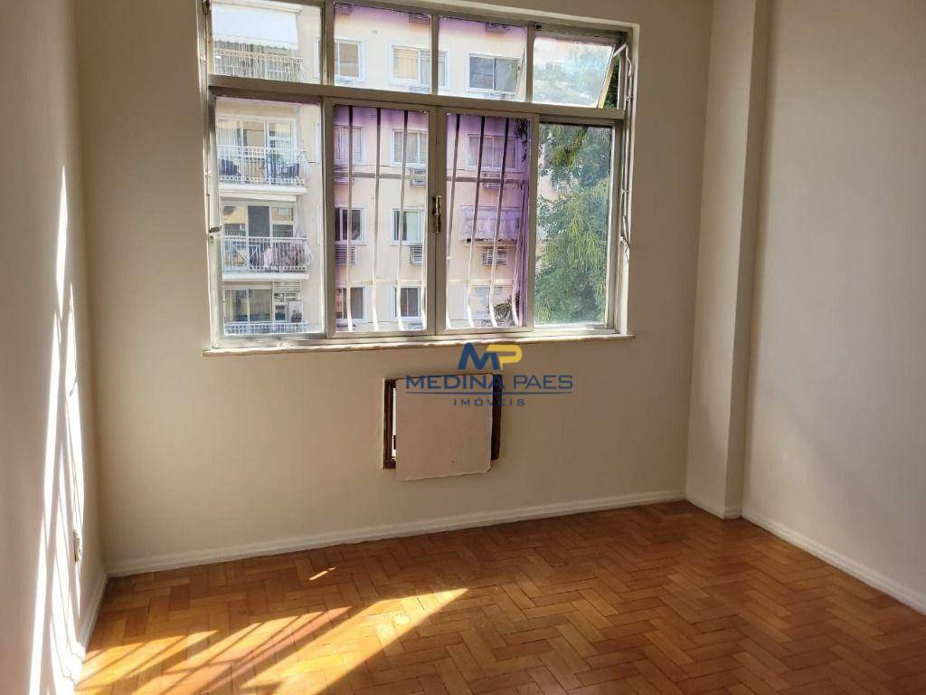 Apartamento à venda com 2 quartos, 65m² - Foto 2