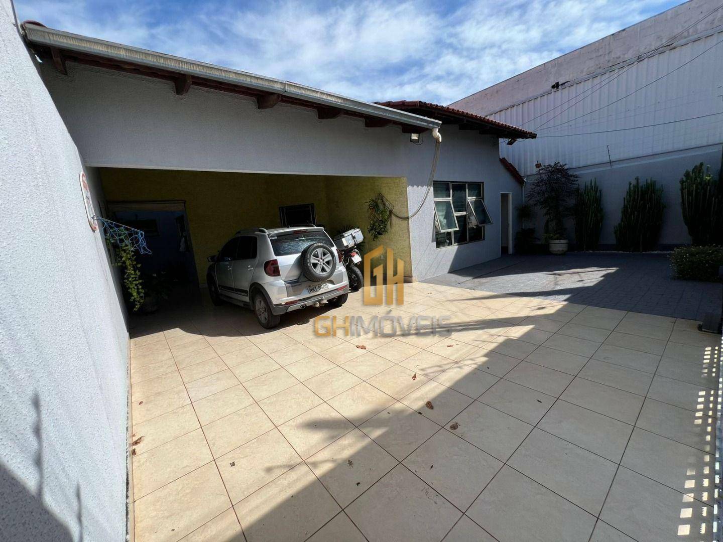 Casa à venda com 3 quartos, 240m² - Foto 2