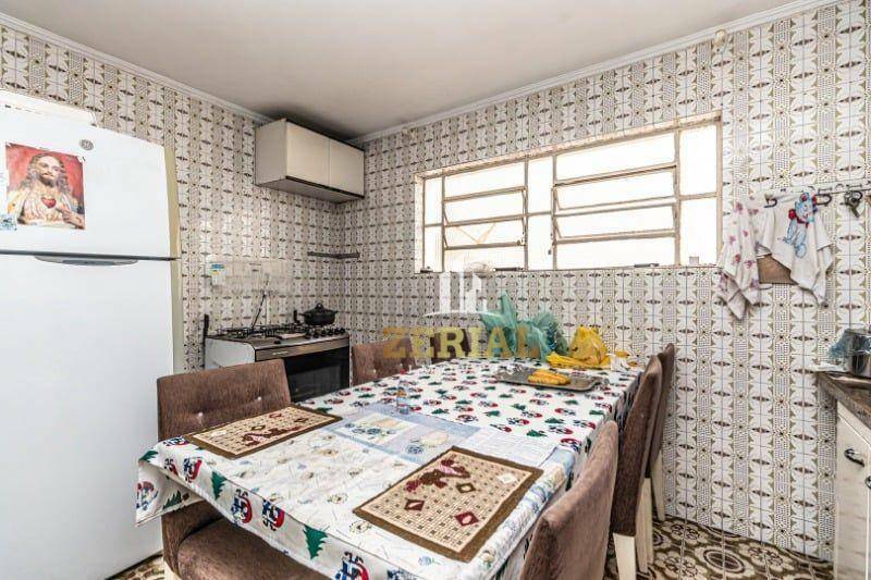 Sobrado à venda com 4 quartos, 180m² - Foto 4