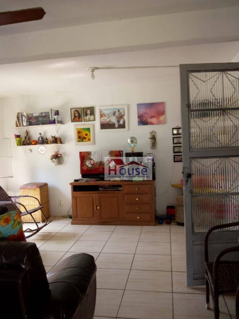 Casa à venda com 2 quartos, 100m² - Foto 2