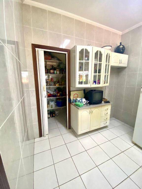 Casa à venda com 4 quartos, 284m² - Foto 10