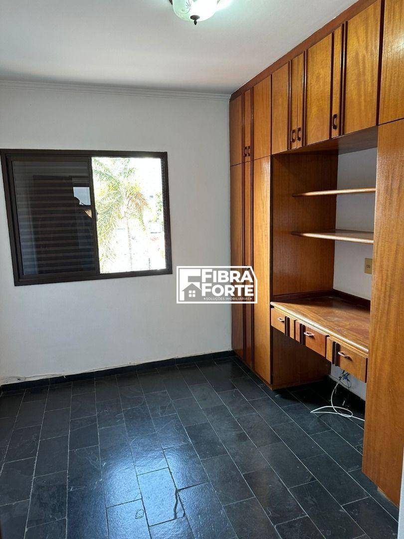 Apartamento para alugar com 3 quartos, 108m² - Foto 11