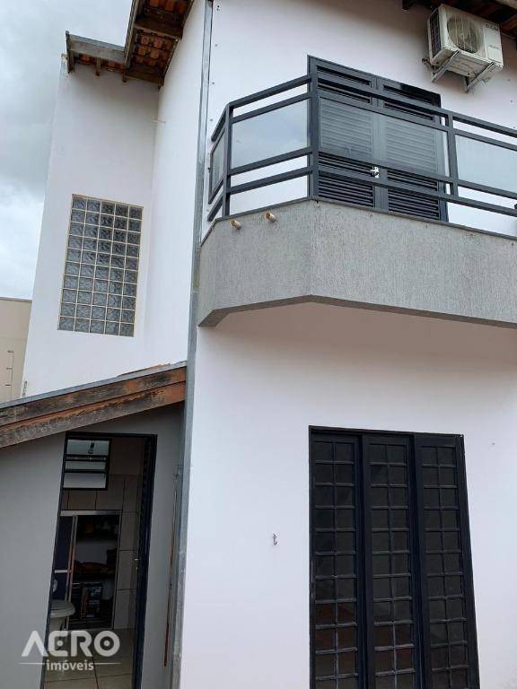 Casa à venda com 4 quartos, 215m² - Foto 18