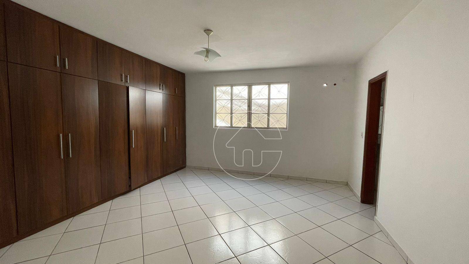 Casa à venda com 4 quartos, 200m² - Foto 9