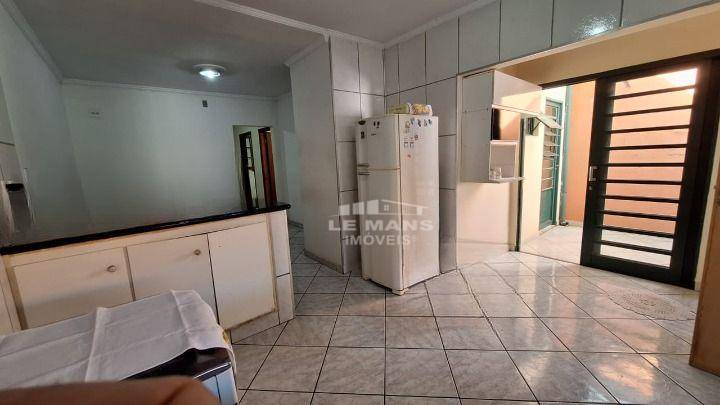 Casa à venda com 4 quartos, 150m² - Foto 1