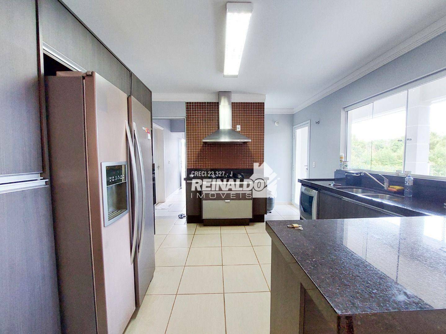 Casa de Condomínio à venda com 3 quartos, 400m² - Foto 3