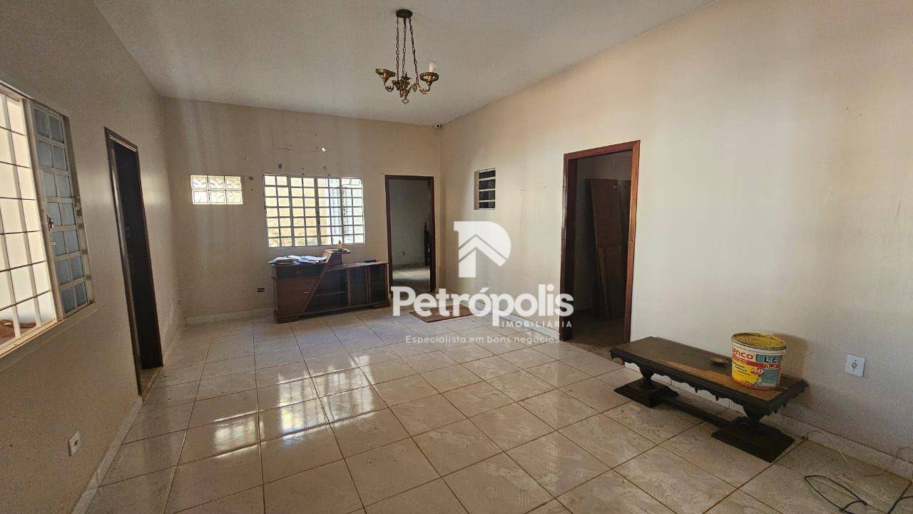 Casa à venda com 5 quartos, 350m² - Foto 2