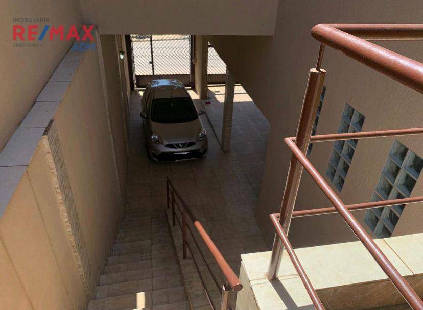 Casa à venda com 3 quartos, 210m² - Foto 3