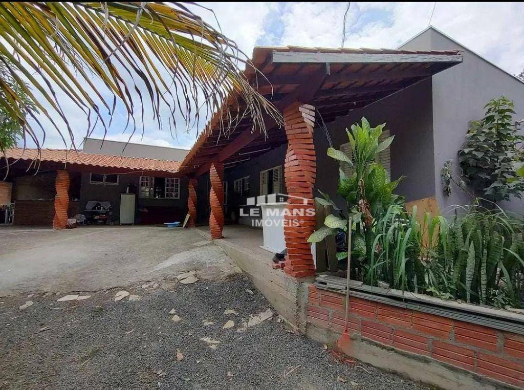 Chácara à venda com 2 quartos, 180m² - Foto 1