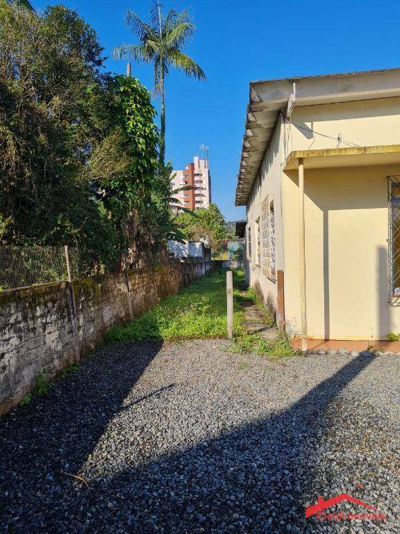 Casa à venda com 3 quartos, 250m² - Foto 2