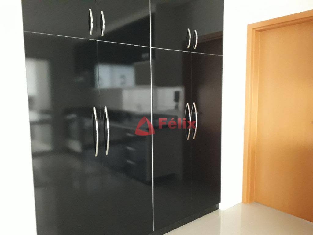 Apartamento à venda com 3 quartos, 155m² - Foto 2