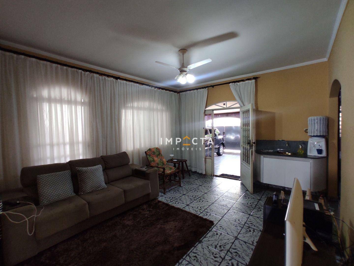 Casa à venda com 3 quartos, 169m² - Foto 1