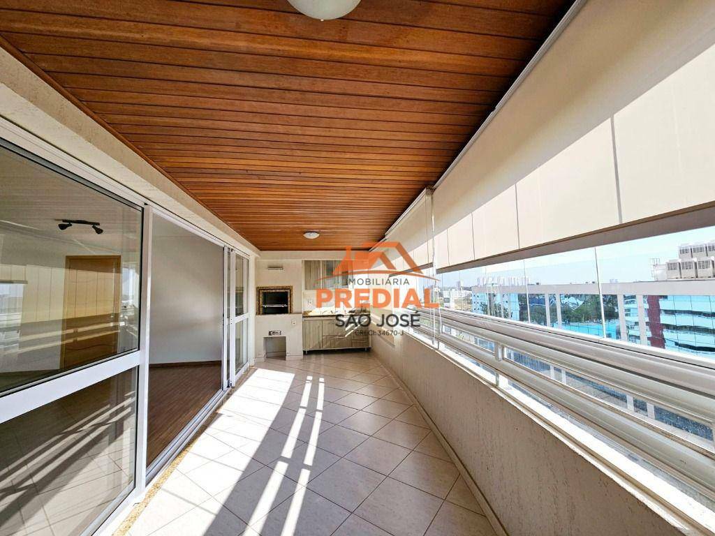 Apartamento à venda com 3 quartos, 150m² - Foto 1