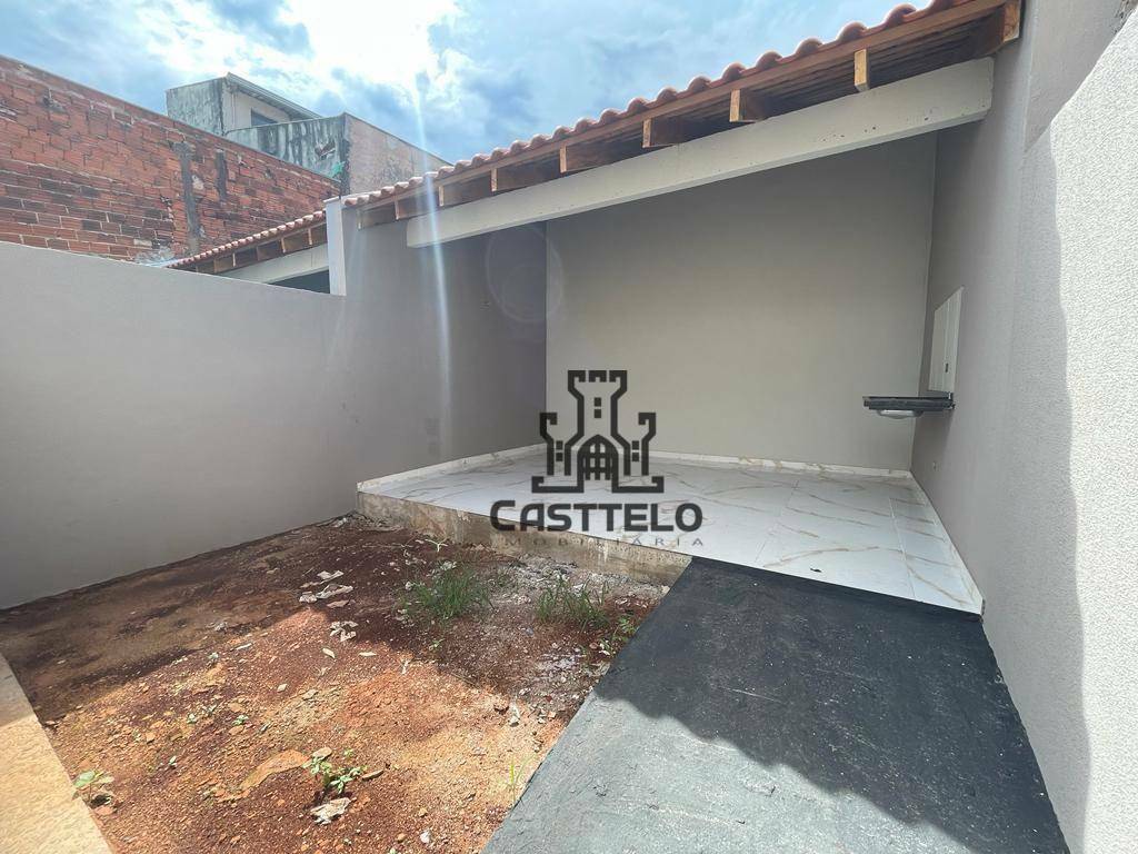 Casa à venda com 2 quartos, 70m² - Foto 13