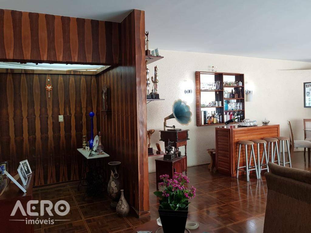 Casa à venda com 3 quartos, 316m² - Foto 11