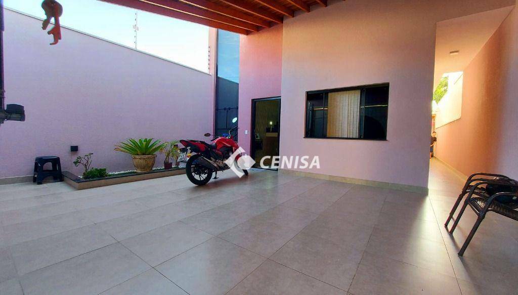 Casa à venda com 3 quartos, 165m² - Foto 1