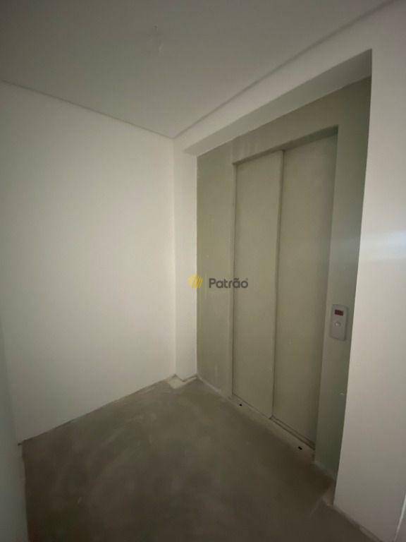 Apartamento à venda com 3 quartos, 175m² - Foto 3