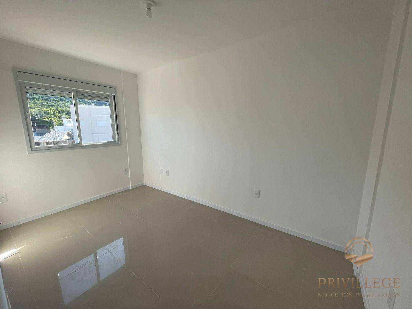 Apartamento à venda com 2 quartos, 61m² - Foto 4