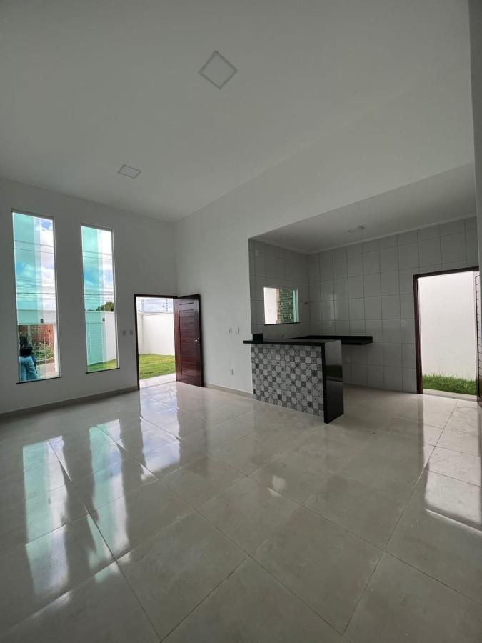 Casa à venda com 3 quartos, 100m² - Foto 2