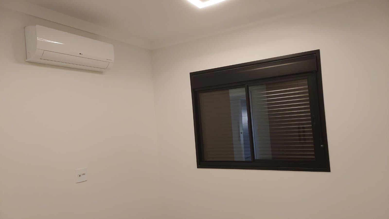 Apartamento à venda com 3 quartos, 209m² - Foto 2