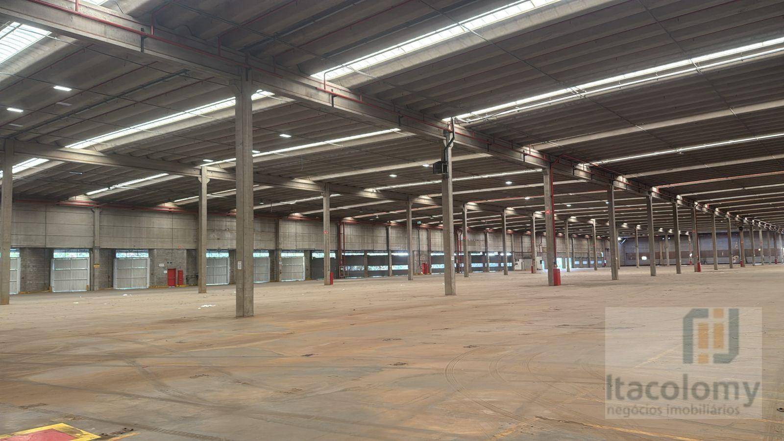 Depósito-Galpão, 30000 m² - Foto 1