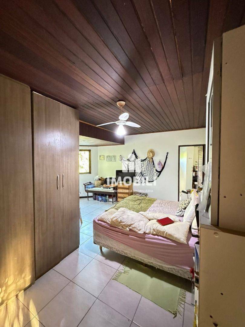 Casa à venda com 6 quartos, 200m² - Foto 17