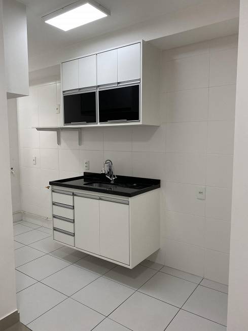 Apartamento à venda com 2 quartos, 70m² - Foto 2