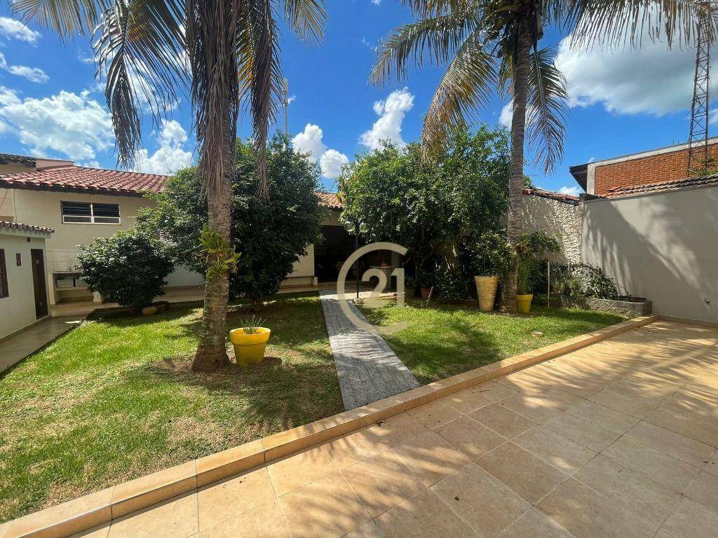 Casa à venda e aluguel com 4 quartos, 315m² - Foto 2