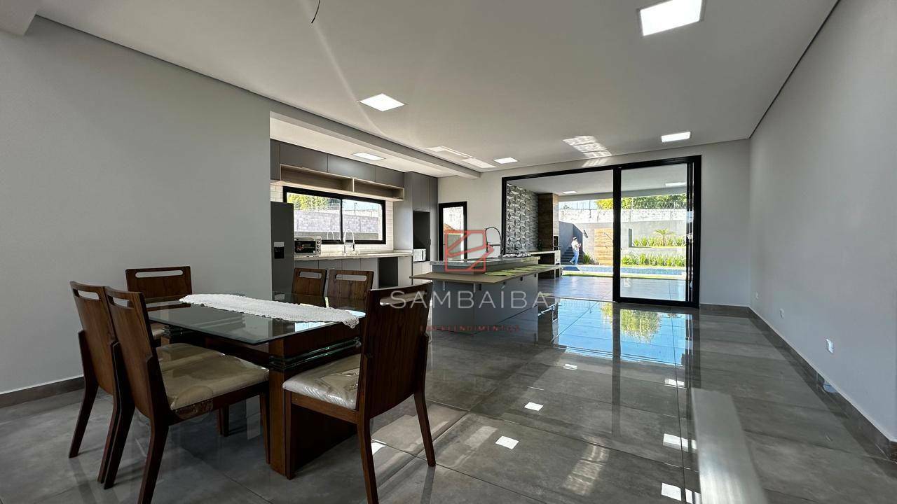 Casa à venda com 4 quartos, 257m² - Foto 2