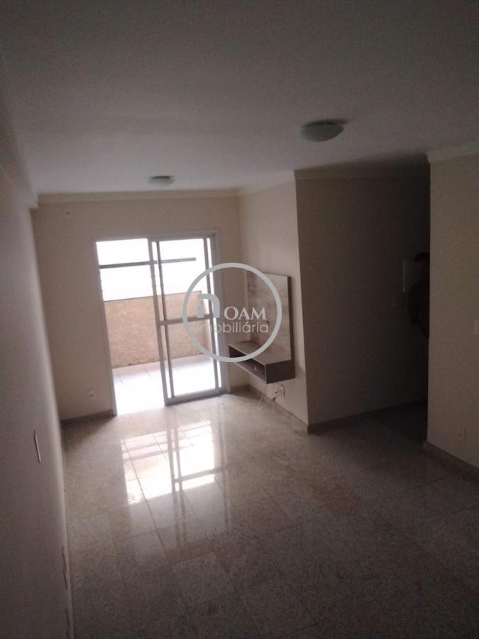 Apartamento à venda com 3 quartos, 80m² - Foto 1