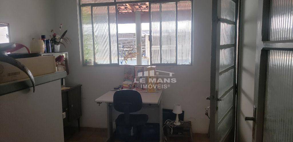 Casa à venda com 3 quartos, 186m² - Foto 4