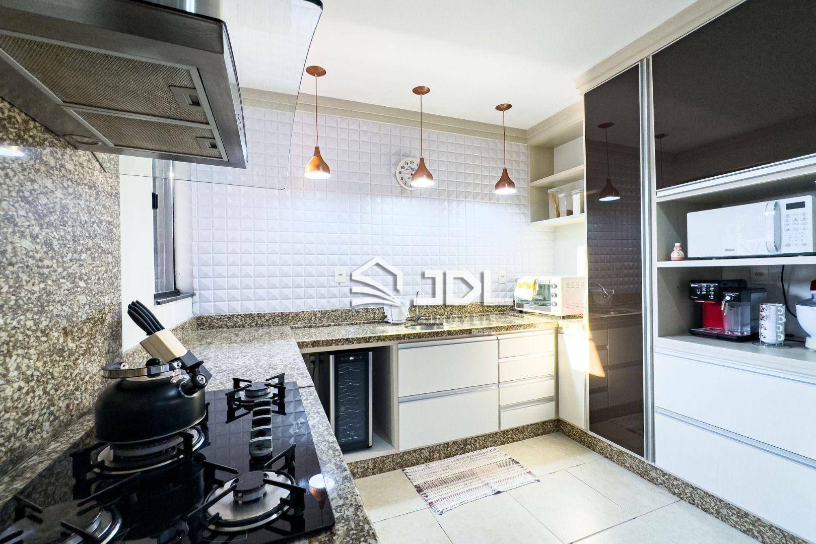 Casa à venda com 4 quartos, 250m² - Foto 15