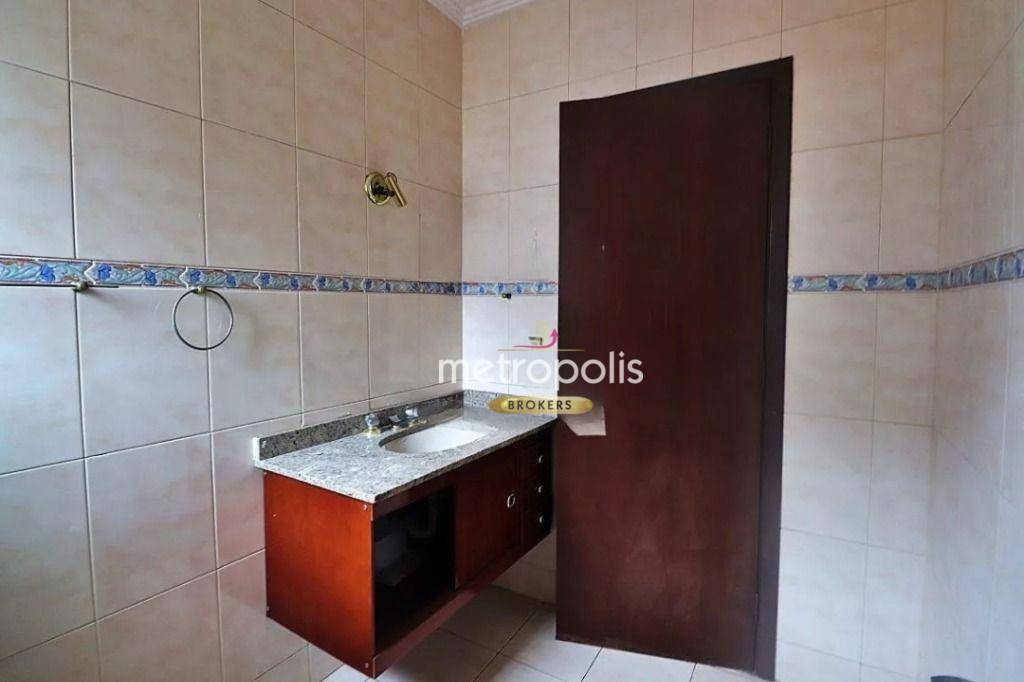 Casa de Condomínio para alugar com 4 quartos, 270m² - Foto 19