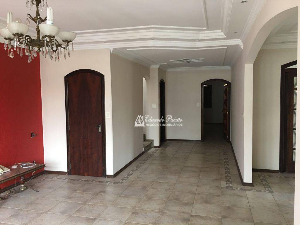 Sobrado à venda com 6 quartos, 550m² - Foto 1