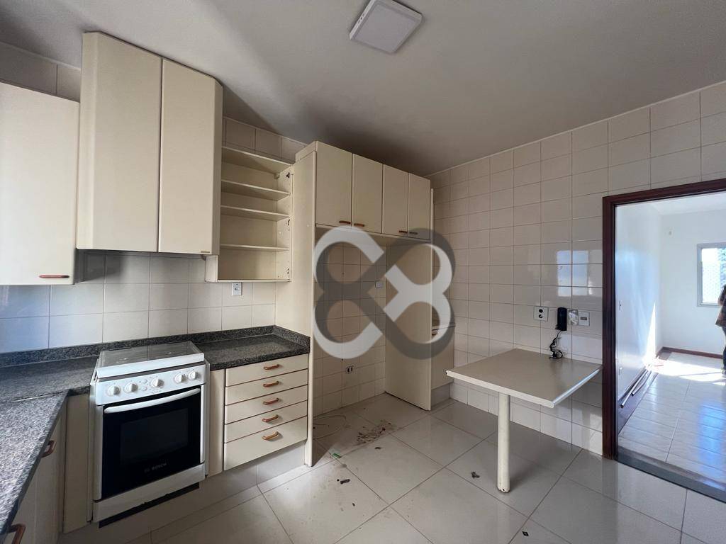 Apartamento à venda com 3 quartos, 208m² - Foto 11