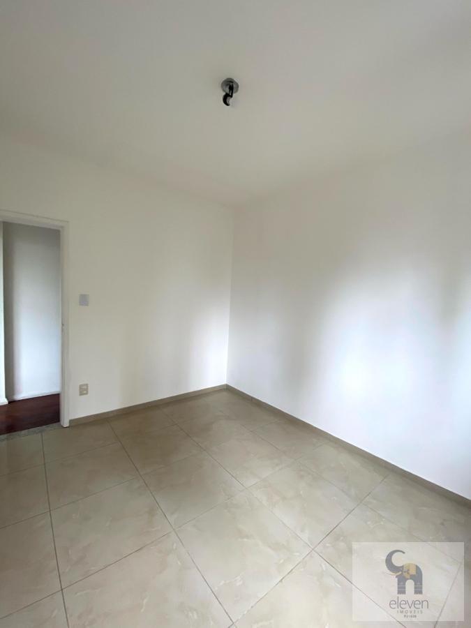 Apartamento à venda com 2 quartos, 75m² - Foto 17