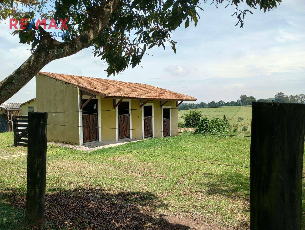 Chácara à venda com 3 quartos, 13220M2 - Foto 14