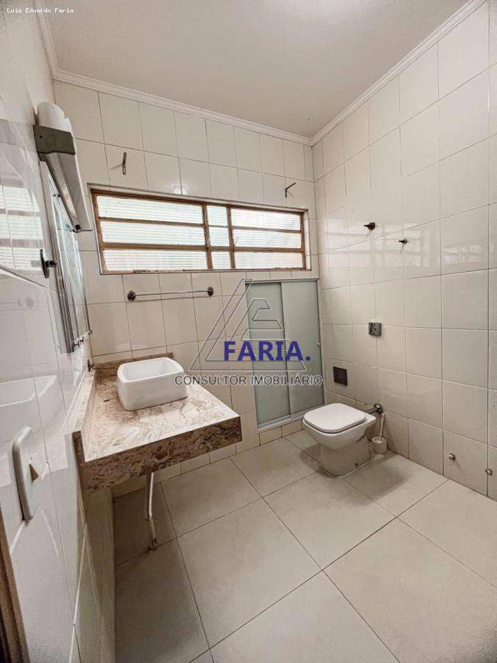 Casa à venda com 4 quartos, 250m² - Foto 10