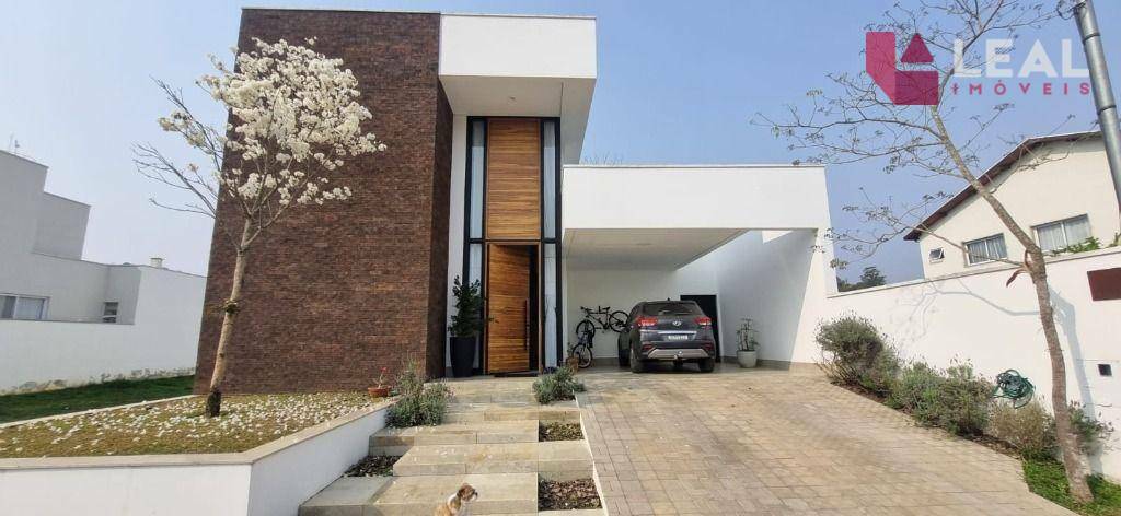 Casa de Condomínio à venda com 4 quartos, 235m² - Foto 1