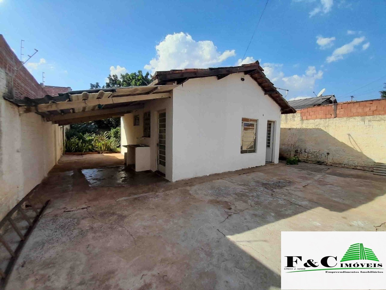 Casa à venda com 2 quartos, 267m² - Foto 1