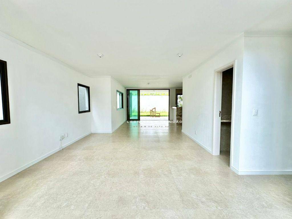 Casa de Condomínio à venda com 3 quartos, 236m² - Foto 5