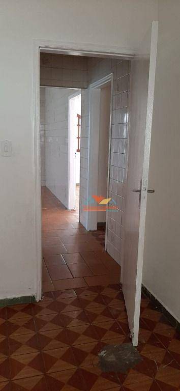 Casa à venda com 4 quartos, 200m² - Foto 37