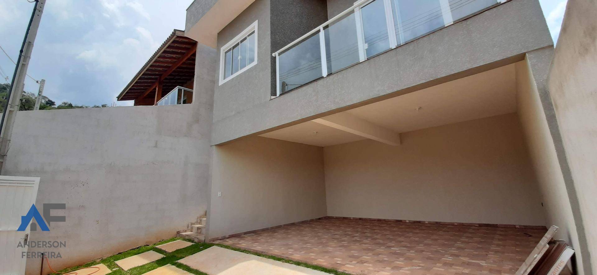 Casa à venda com 2 quartos, 94m² - Foto 1