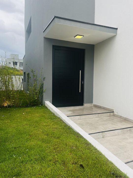 Casa de Condomínio à venda com 3 quartos, 280m² - Foto 2