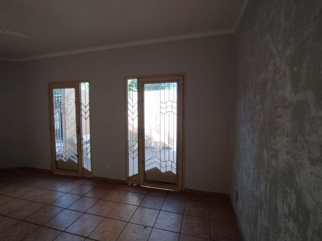 Casa à venda com 3 quartos, 220m² - Foto 3