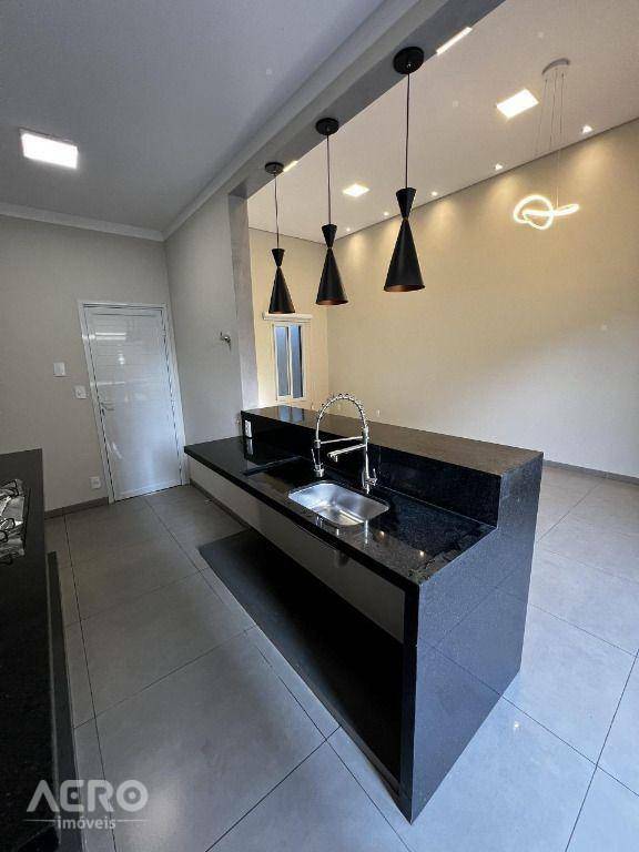 Casa à venda com 3 quartos, 143m² - Foto 1