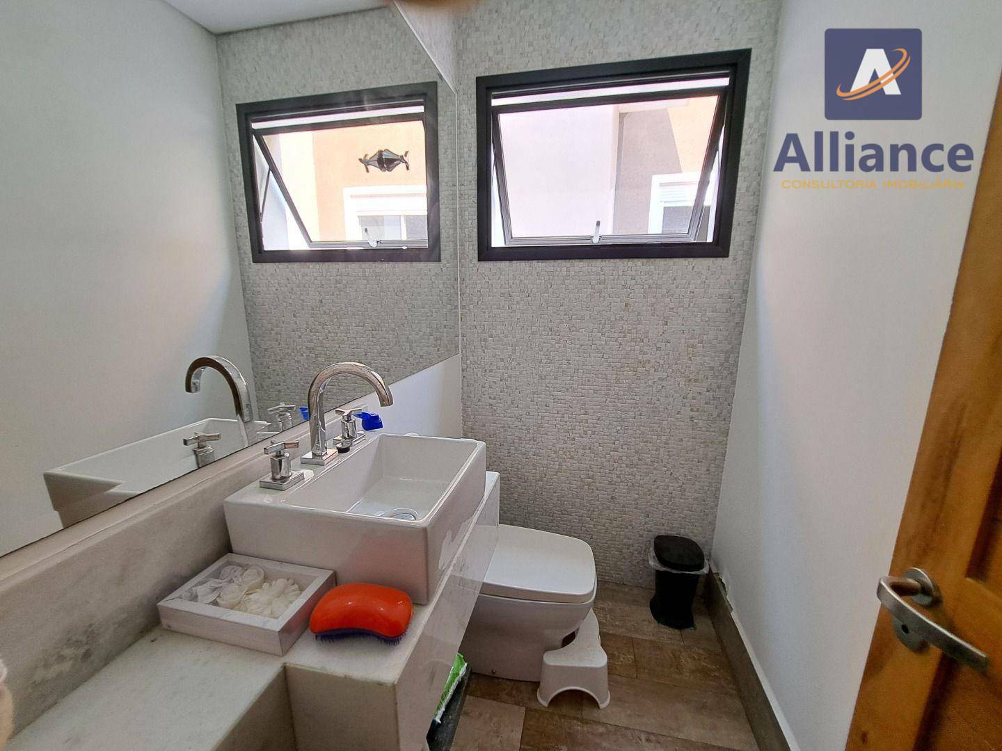 Casa de Condomínio para alugar com 4 quartos, 320m² - Foto 13