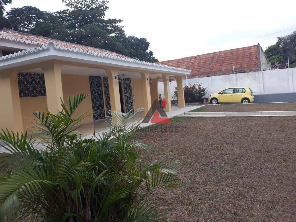 Casa à venda com 3 quartos, 300m² - Foto 2