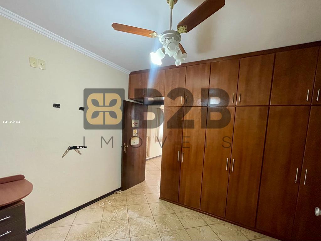 Casa à venda com 4 quartos, 270m² - Foto 8