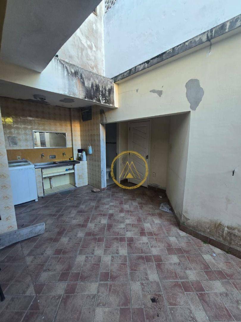 Casa à venda com 3 quartos, 200m² - Foto 21